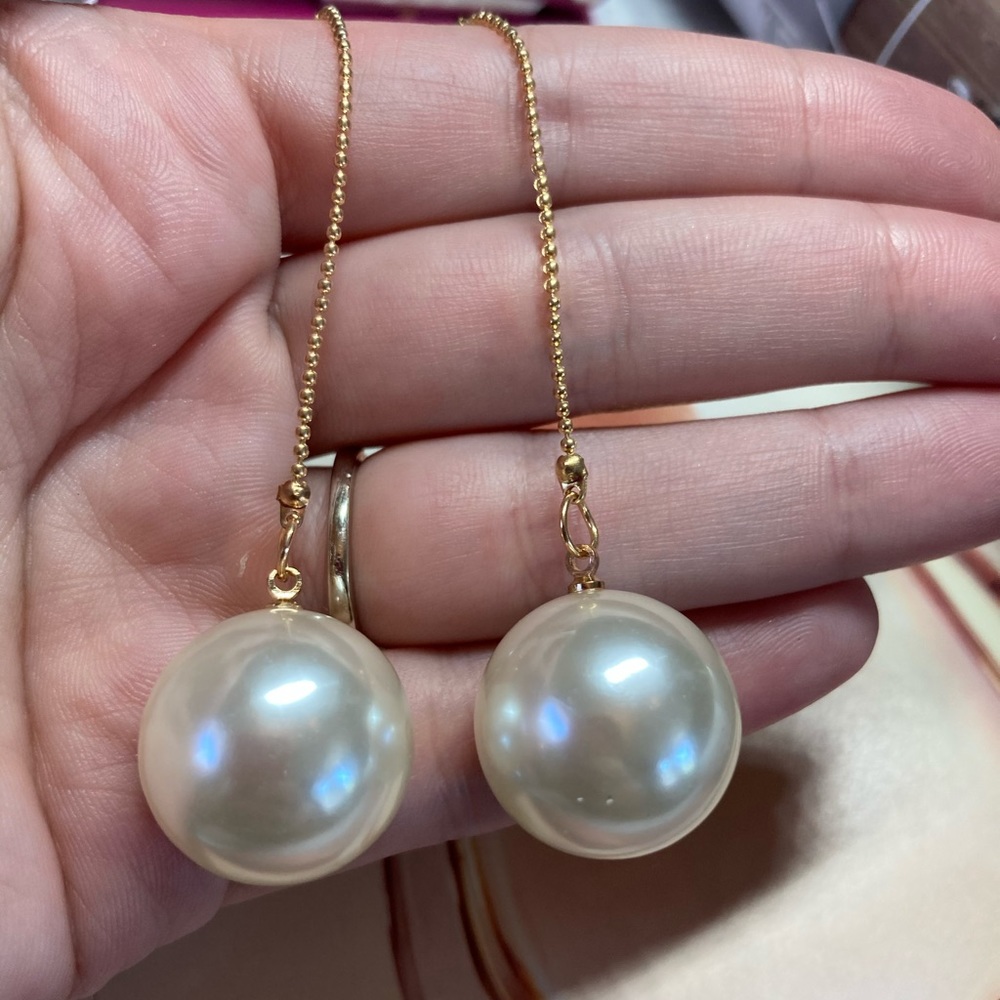 Big Pearl Faux Earrings - Picture 6 of 7